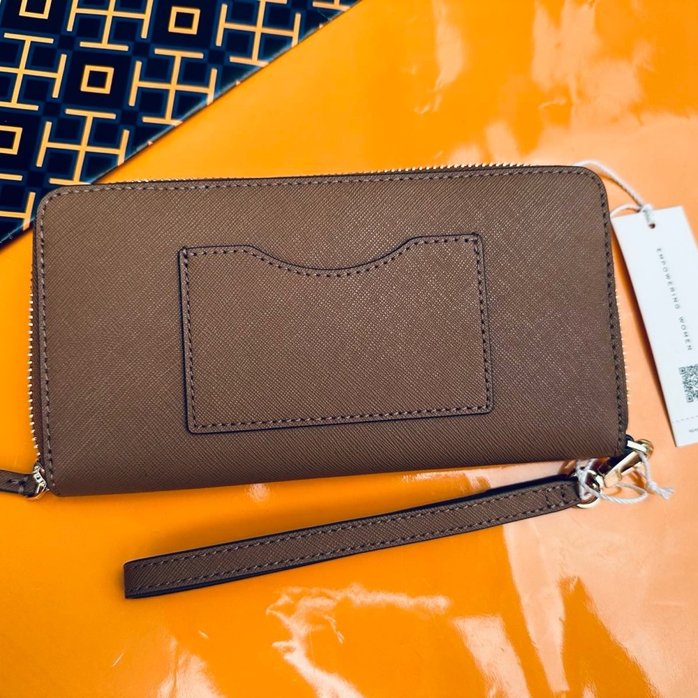 NWT Tory Burch Emerson Continental Wallet Wristlet Brown Leather Shiny Hardware - Picture 2 of 5